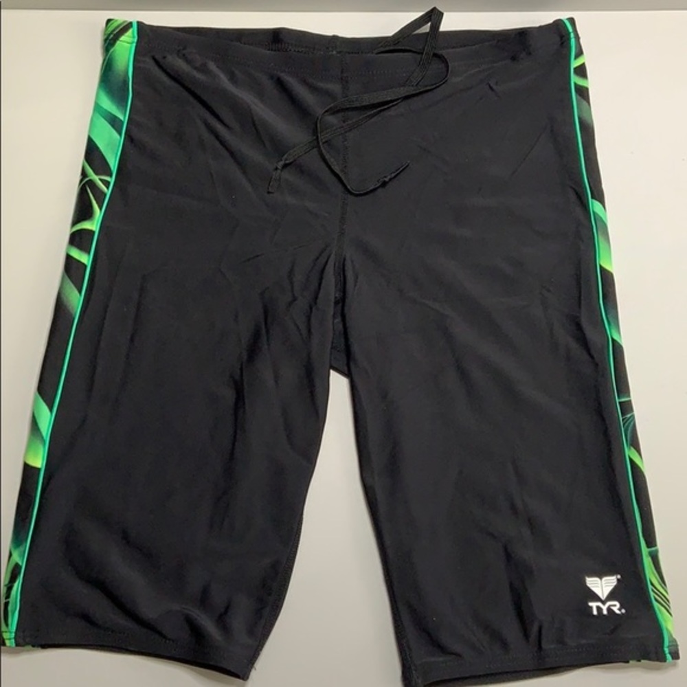 Tyr swim shorts size 34 EUC
